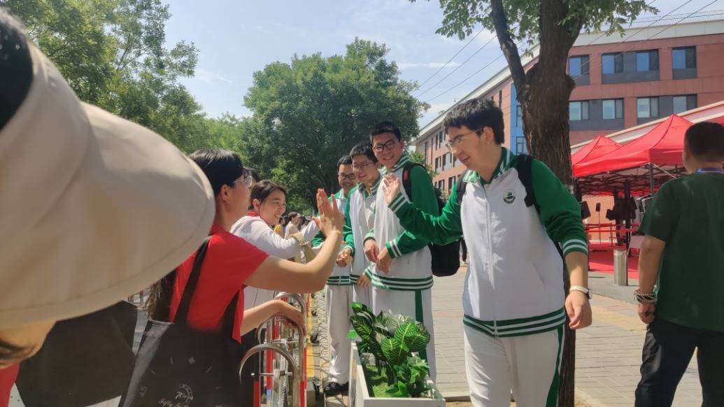 北京高考进入第三天，考生：物理试题“又简单又难”