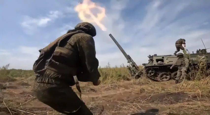 决战要来了？特朗普宣布“武装乌克兰”新计划，32国对乌军援，俄罗斯终于等到朝军帮忙