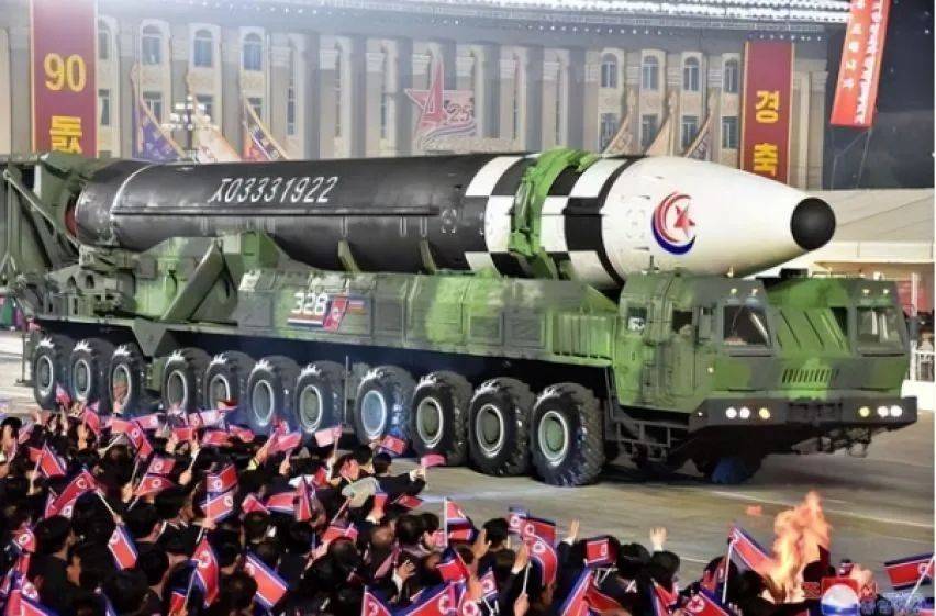 决战要来了？特朗普宣布“武装乌克兰”新计划，32国对乌军援，俄罗斯终于等到朝军帮忙