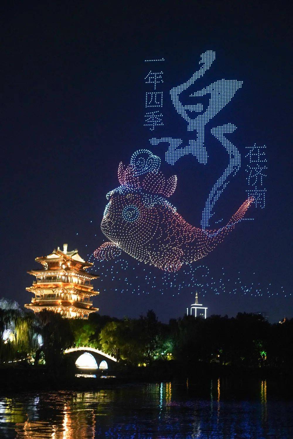 济南8000余台出租车同亮顶灯,为TA“打call”