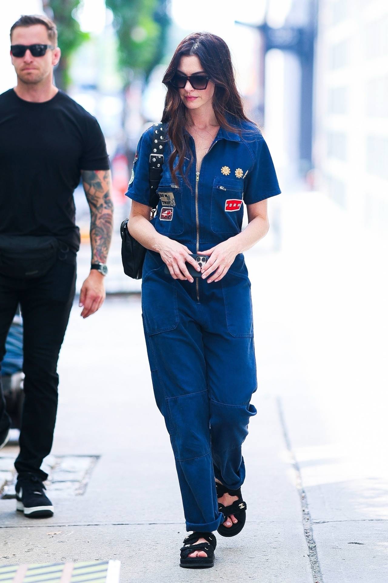 《穿PRADA的女王2》审美降级，顶级时装穿成H&amp;M？