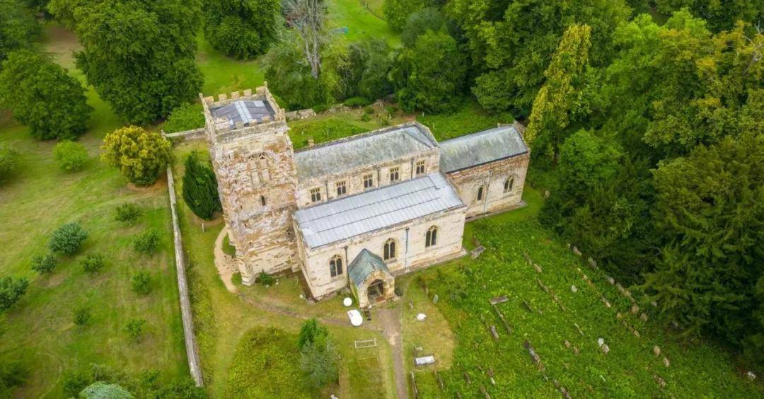 乔布斯27岁小女儿花半亿嫁马术奥运冠军,当模特合作LV,与谷爱凌是闺蜜