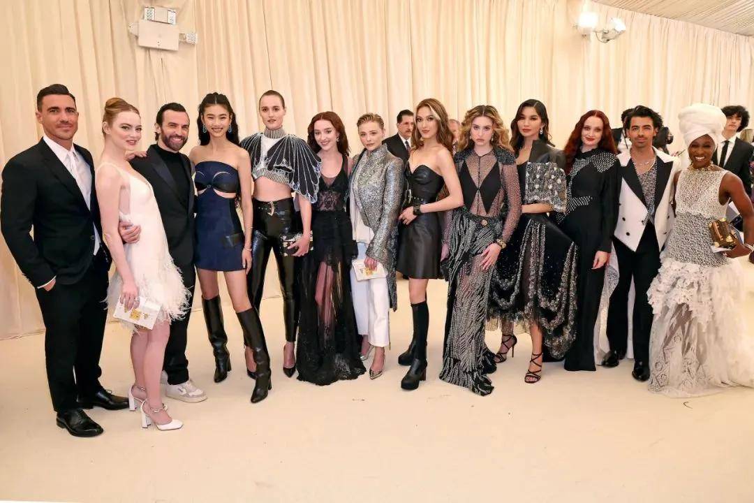 乔布斯27岁小女儿花半亿嫁马术奥运冠军,当模特合作LV,与谷爱凌是闺蜜