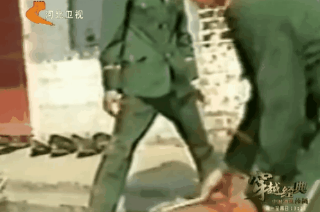 三等功法警制毒31吨,骑单车逃出警察包围,还去大学教课