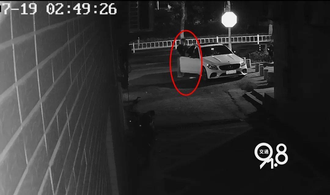 事发杭州！小偷行窃后一个细节，警察哭笑不得：“天才”