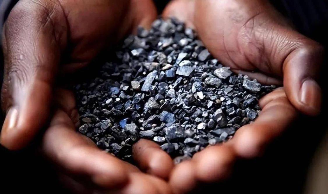 中方言出必行,直接切断了美国的三条赚钱渠道,特朗普不敢再狂了,只能反复强调1句话