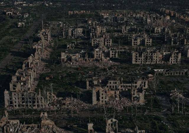 俄军夏季攻势首胜，恰索夫亚尔陷落，顿涅茨克乌军最后堡垒危险了