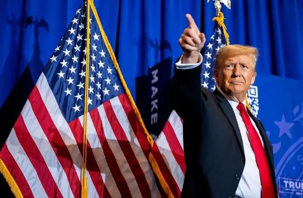 特朗普发动清算，1300名反华分子收到通知，卷铺盖走人一个不留