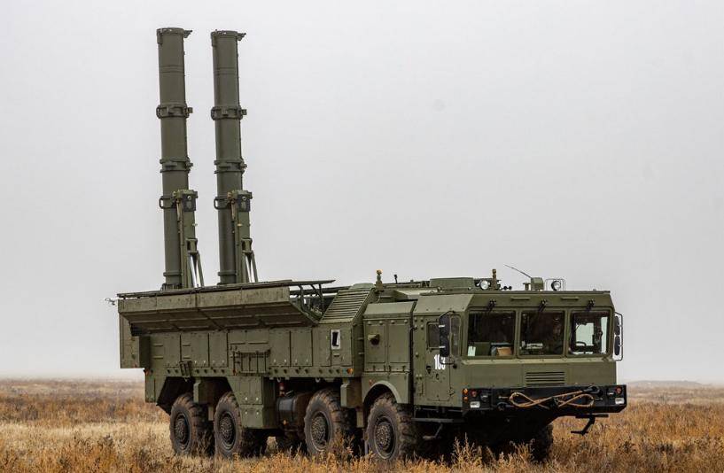 13发13中！乌军战略机场剧烈爆炸，炸出小太阳，美国这次损失大了