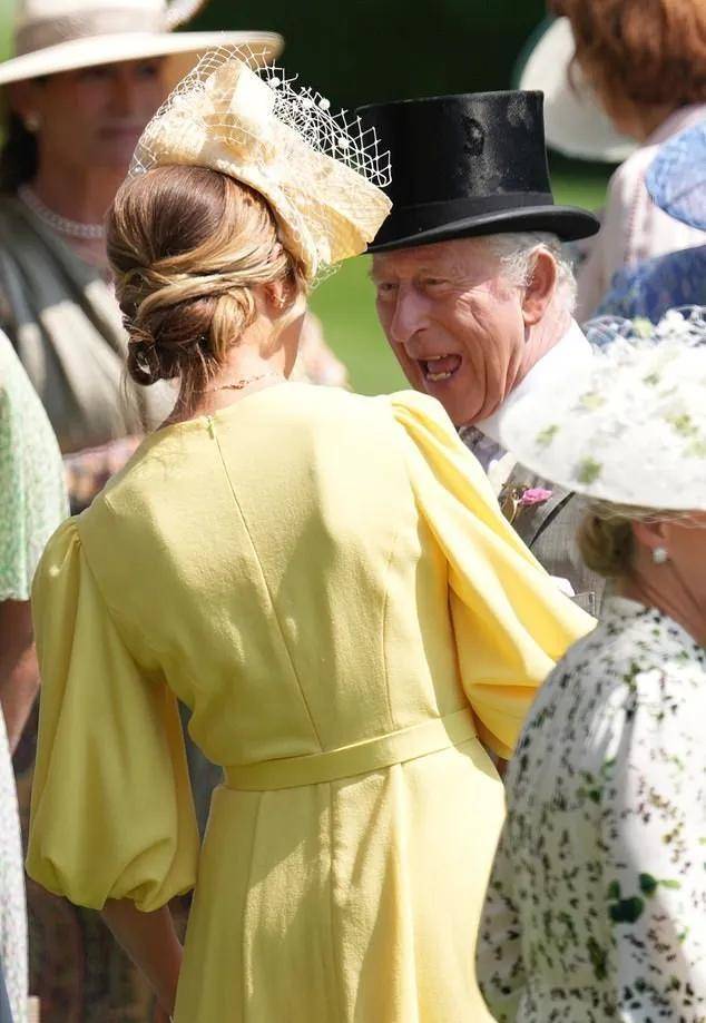 45岁离异带娃女护士嫁英国王室，比短剧更精彩！