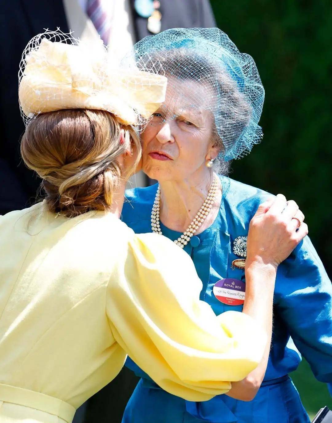 45岁离异带娃女护士嫁英国王室，比短剧更精彩！