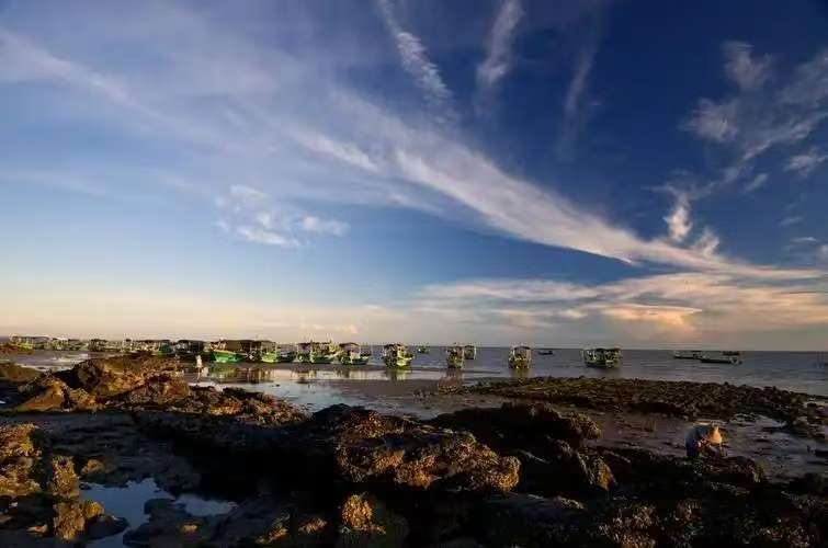 奉陪到底！解放军当着全世界的面，直接定调统一，两岸舰船在南海缠斗，25小时分出胜负