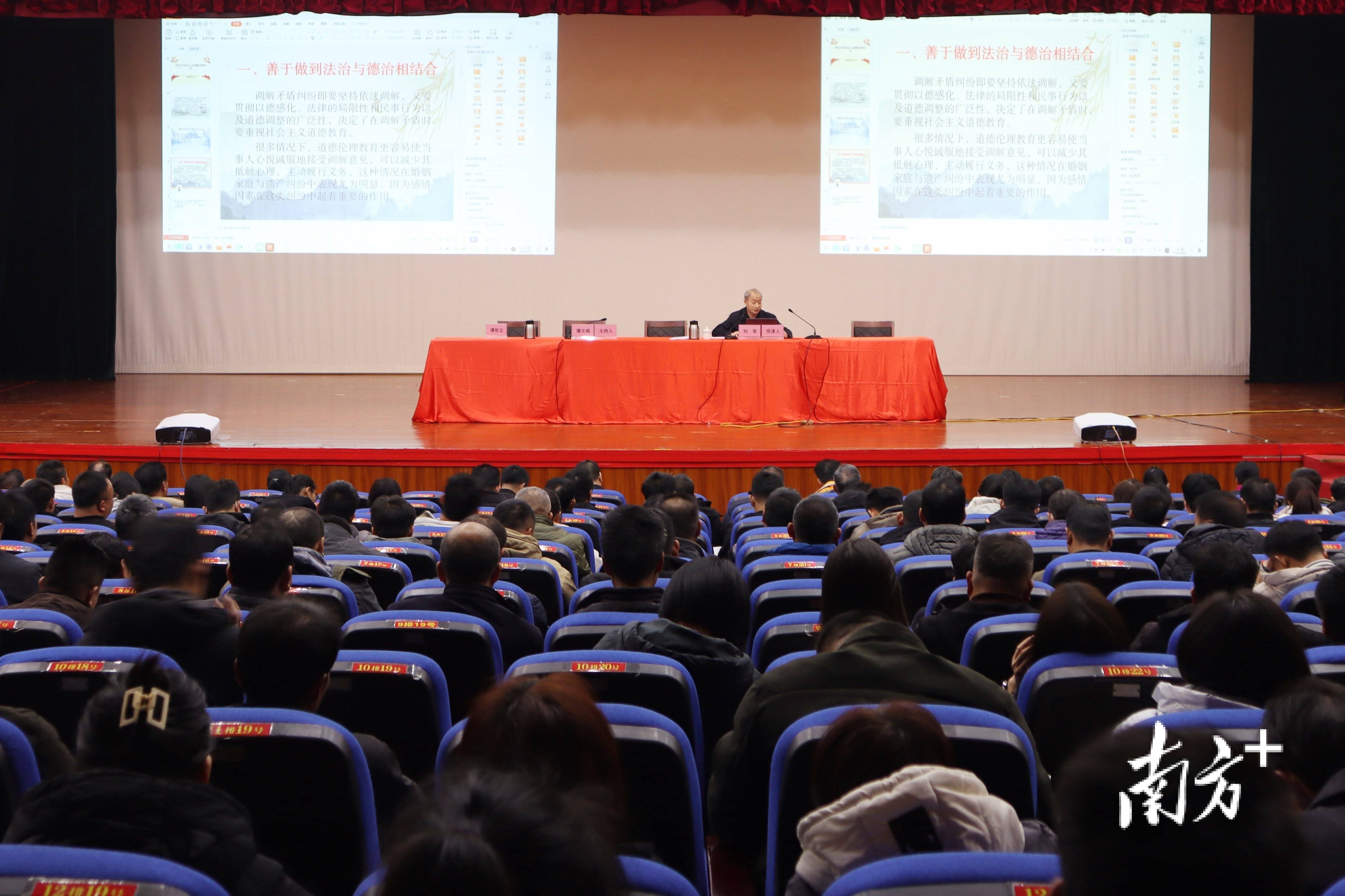 罗定:把调解室开成“解忧杂货店”