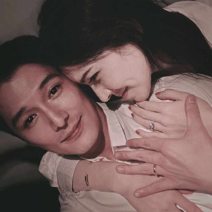 知名女演员官宣生娃并晒照