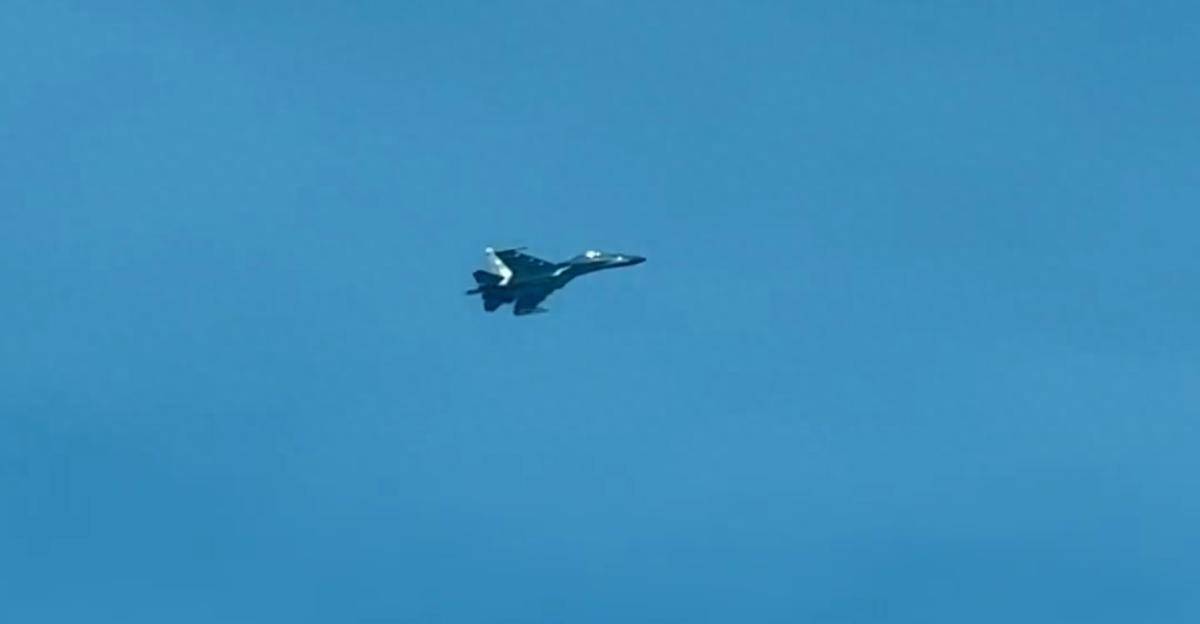 中菲对峙黄岩岛！美军或出动1艘核潜艇，为菲律宾撑腰？解放军苏-30强势回击