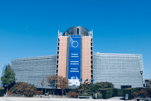 中方反制欧盟,不准银行与中企交易,冯德莱恩赌输,遭内部批评