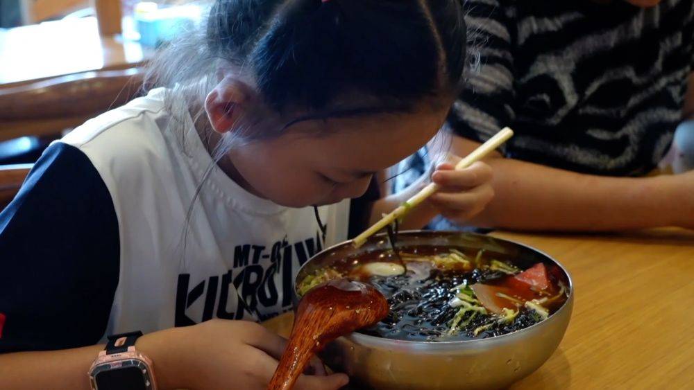 新华视点｜暑期经济多点开花：文化消费、避暑经济、研学热潮共燃夏日活力