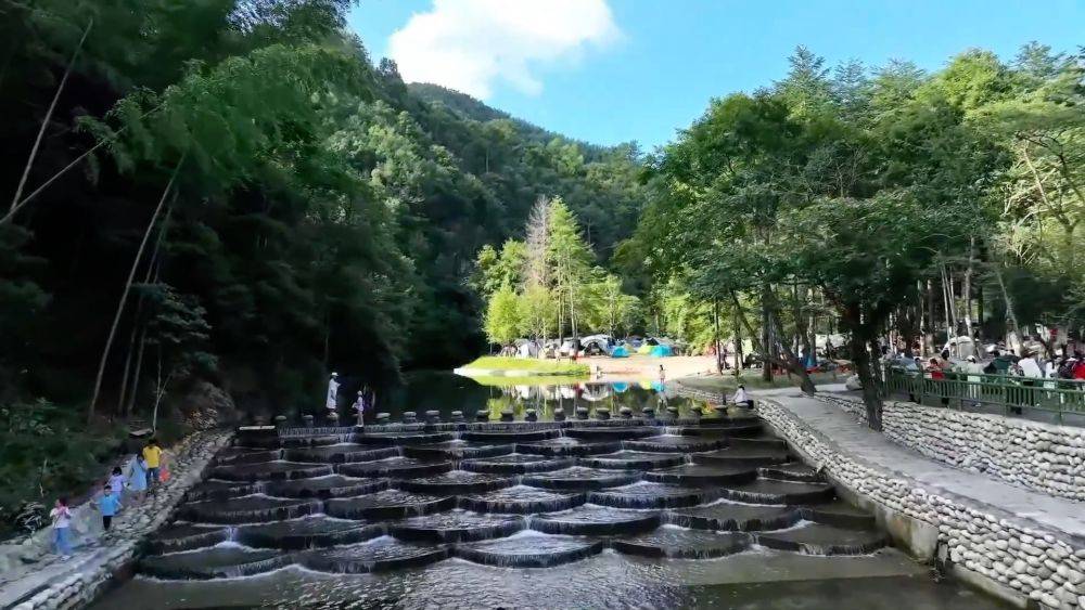 新华视点｜暑期经济多点开花：文化消费、避暑经济、研学热潮共燃夏日活力