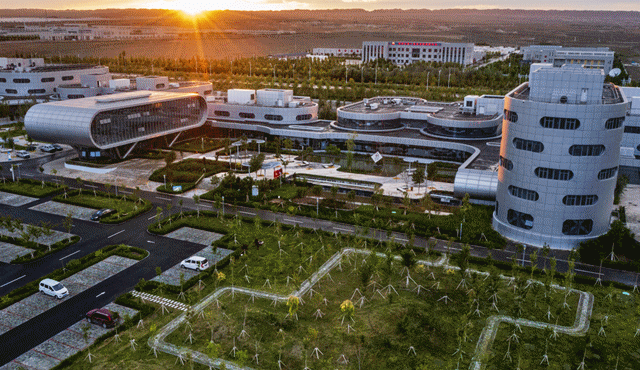 大国工程在新疆丨从“富得流油”到“算力爆表”，这是克拉玛依的“进化论”