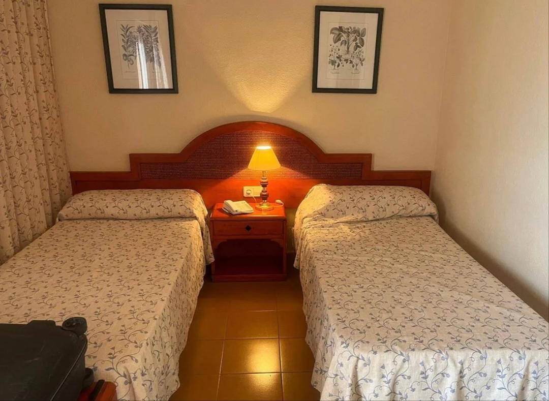 西班牙一酒店爆发食物中毒事件 超百名游客疑似感染沙门氏菌