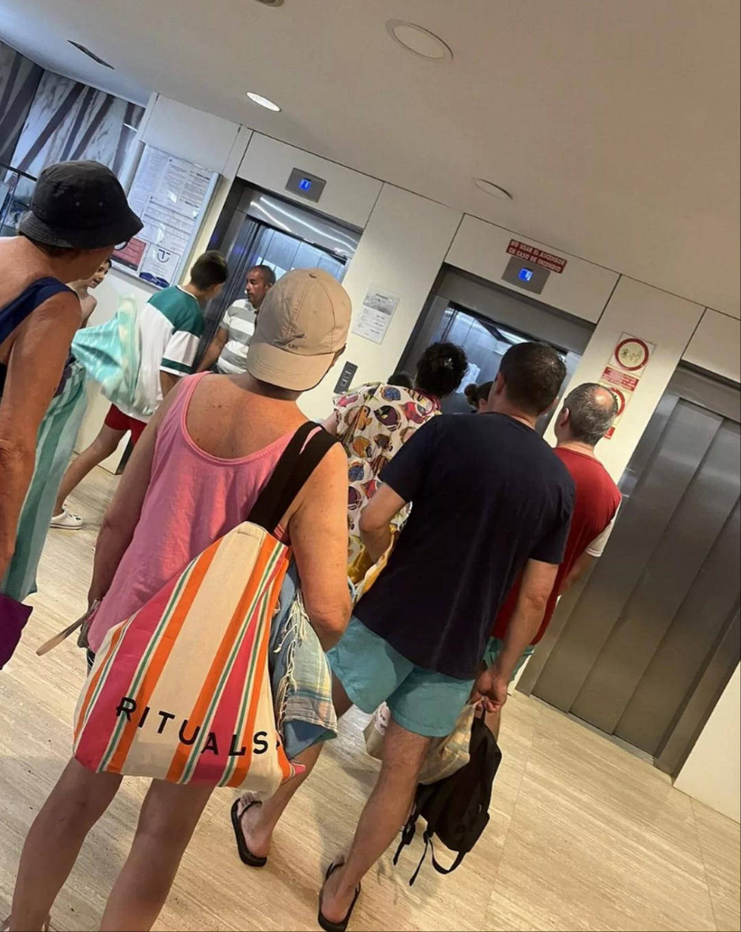 西班牙一酒店爆发食物中毒事件 超百名游客疑似感染沙门氏菌