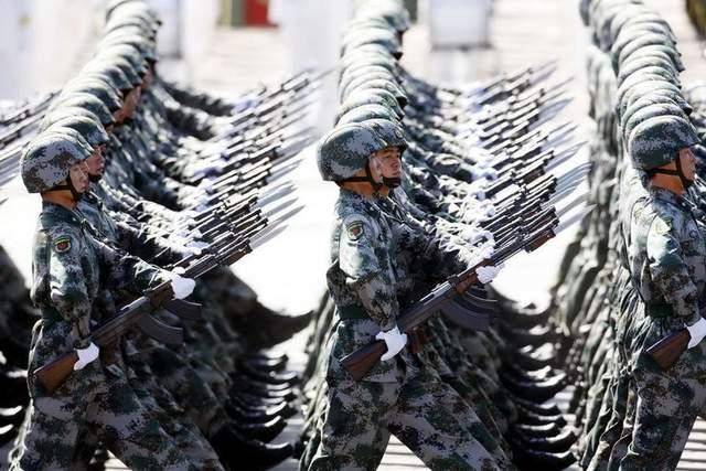 93阅兵释放密集信号，日本先破防，美高层要退场？中方底牌不再藏