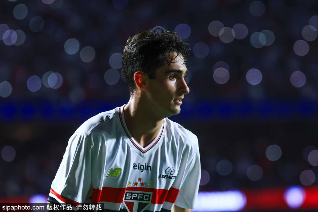 哈维·阿隆索的大胆尝试:罗德里戈与维尼修斯的皇马新竞争