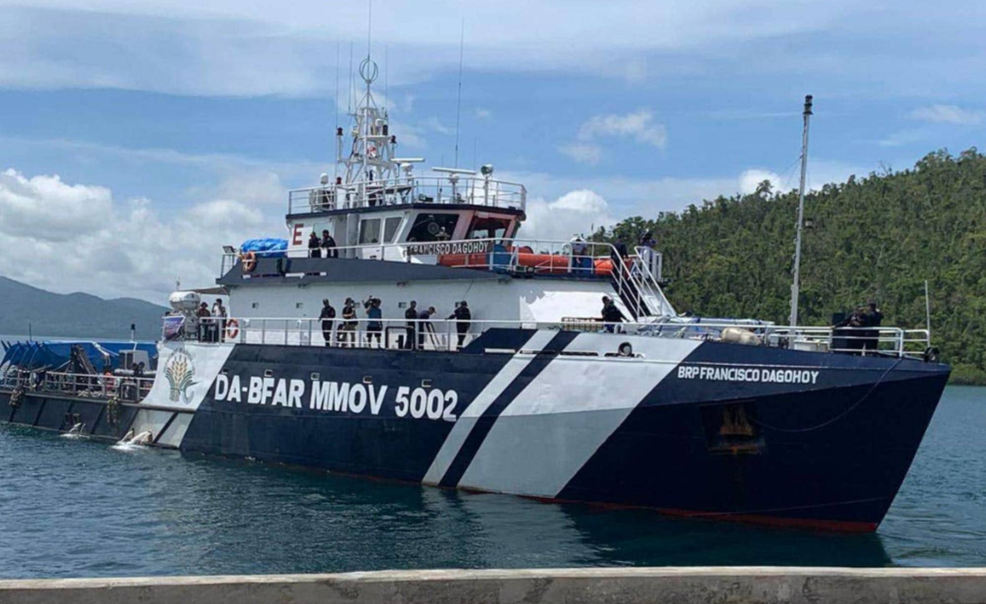 半月礁周边局势紧张,中菲船只激烈对峙!菲方多艘舰艇逼近仁爱礁,中方全力出动严阵以待