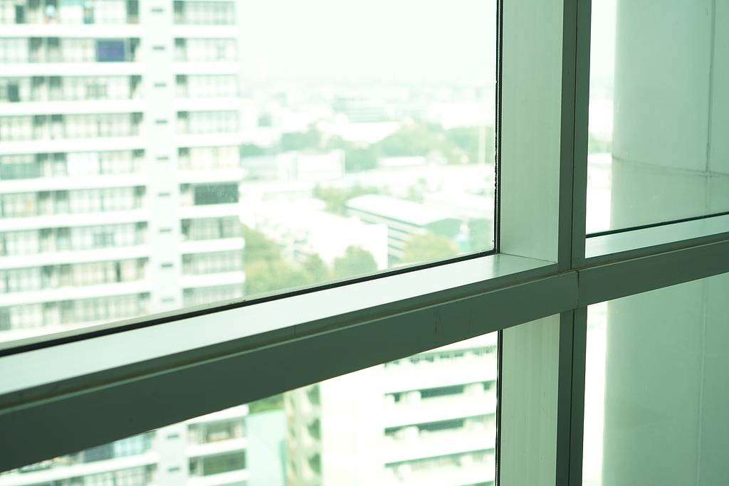 3岁女童16楼坠亡物业仅赔1万,没必要逮着父母骂