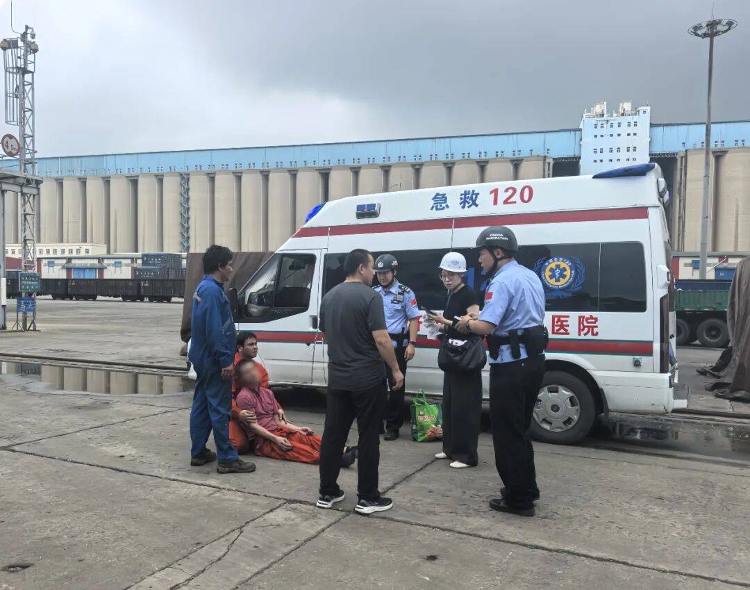 中国留学生因用手机拍照翻译遭拘押，中使馆紧急提醒！【新闻早知道】