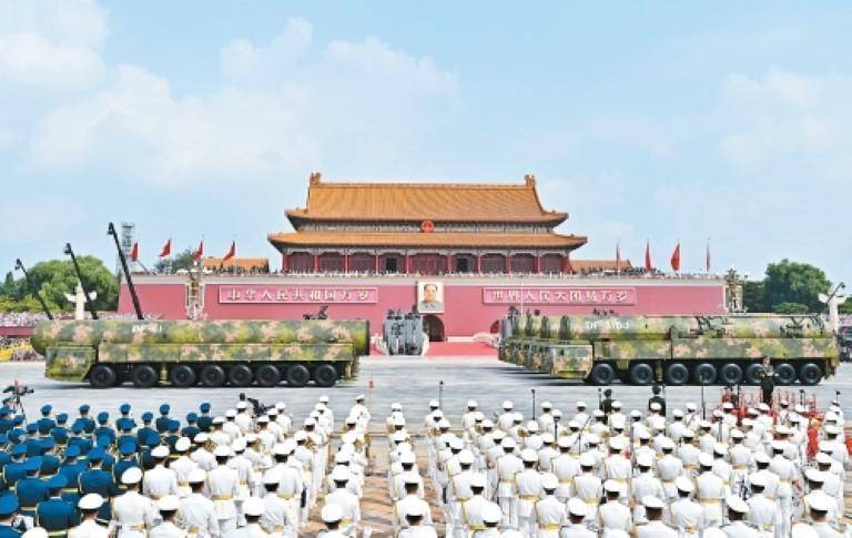 “人类和平与发展的崇高事业必将胜利！”