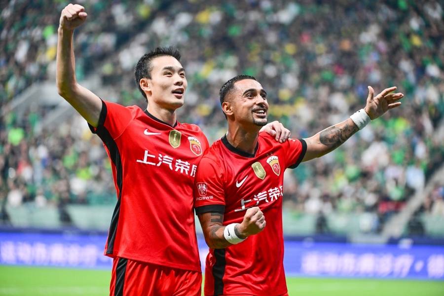 中超争冠形势明朗：国安已经掉队，申花希望渺茫，蓉城领先海港半个身位
