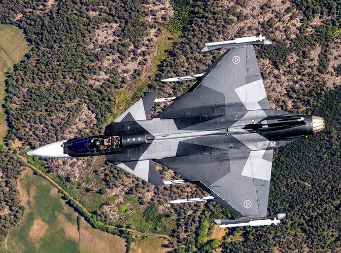 紧张！德国、瑞典战机直接与俄机缠斗，会正面冲突吗？