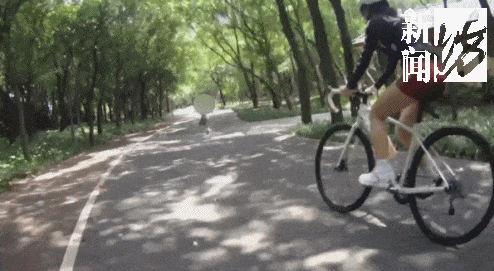 上海一女子超速骑行遇“回头杀”，与小朋友碰撞后飞出倒地骨折……双方提起诉讼，法院这样判→