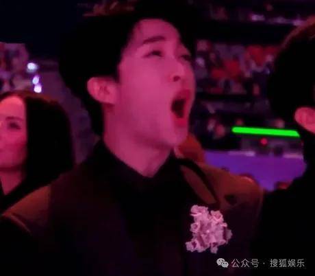 这场晚会台下简直是追星现场，名场面太多了吧？