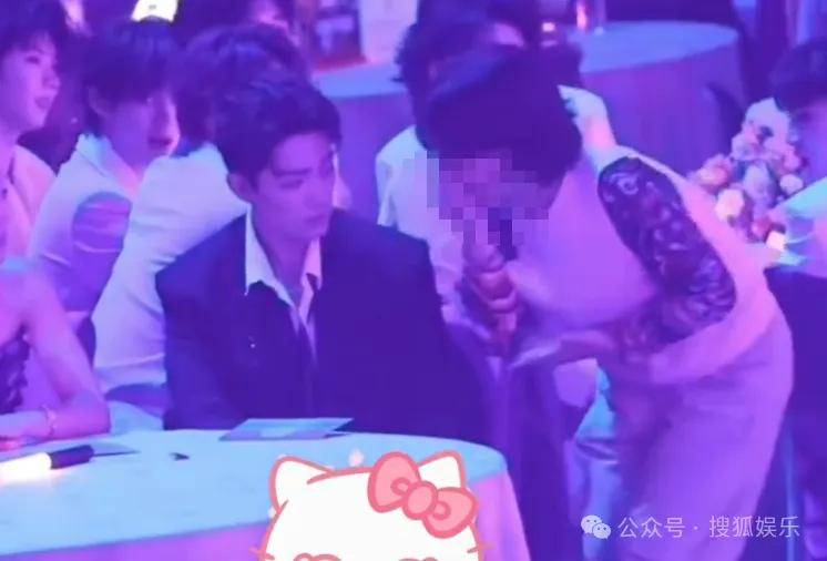 这场晚会台下简直是追星现场，名场面太多了吧？