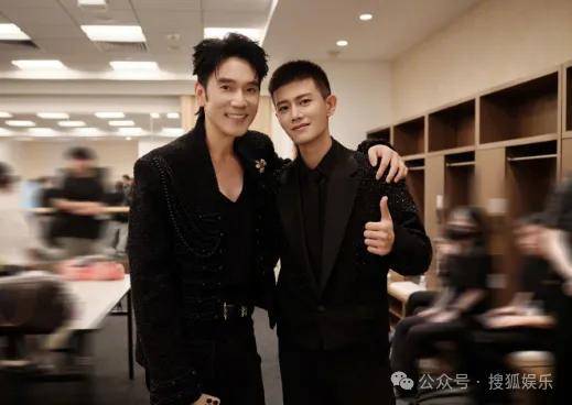 这场晚会台下简直是追星现场，名场面太多了吧？