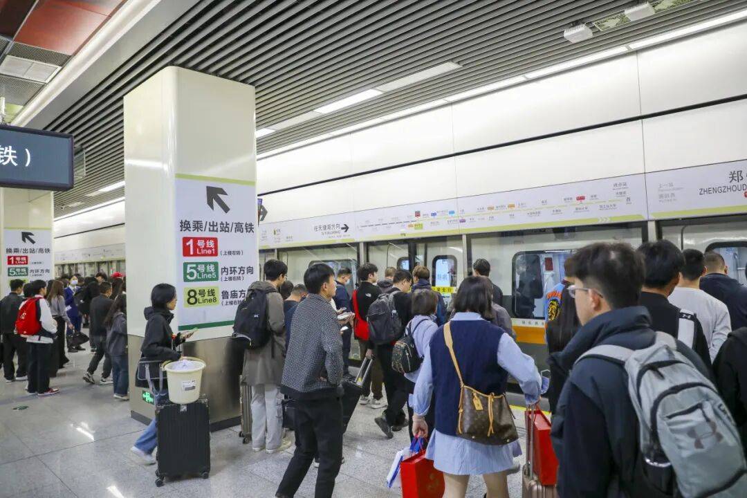 国庆节期间,郑州地铁线网延时服务;公交上线文旅线路“套餐”!