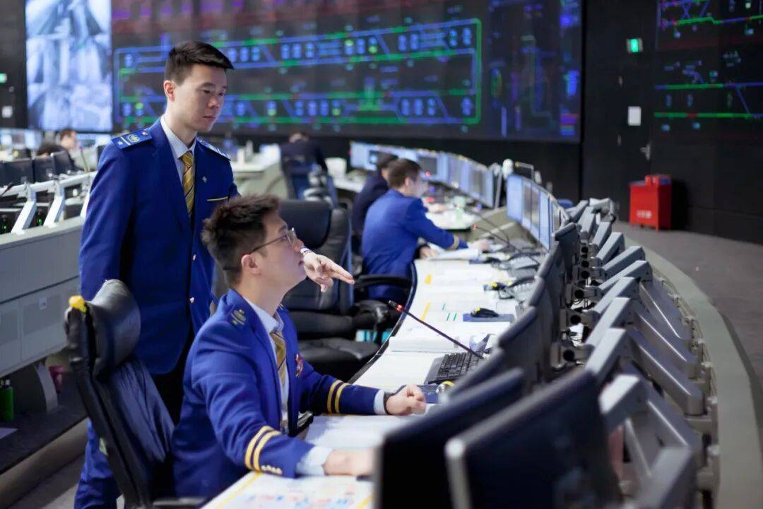 国庆节期间,郑州地铁线网延时服务;公交上线文旅线路“套餐”!