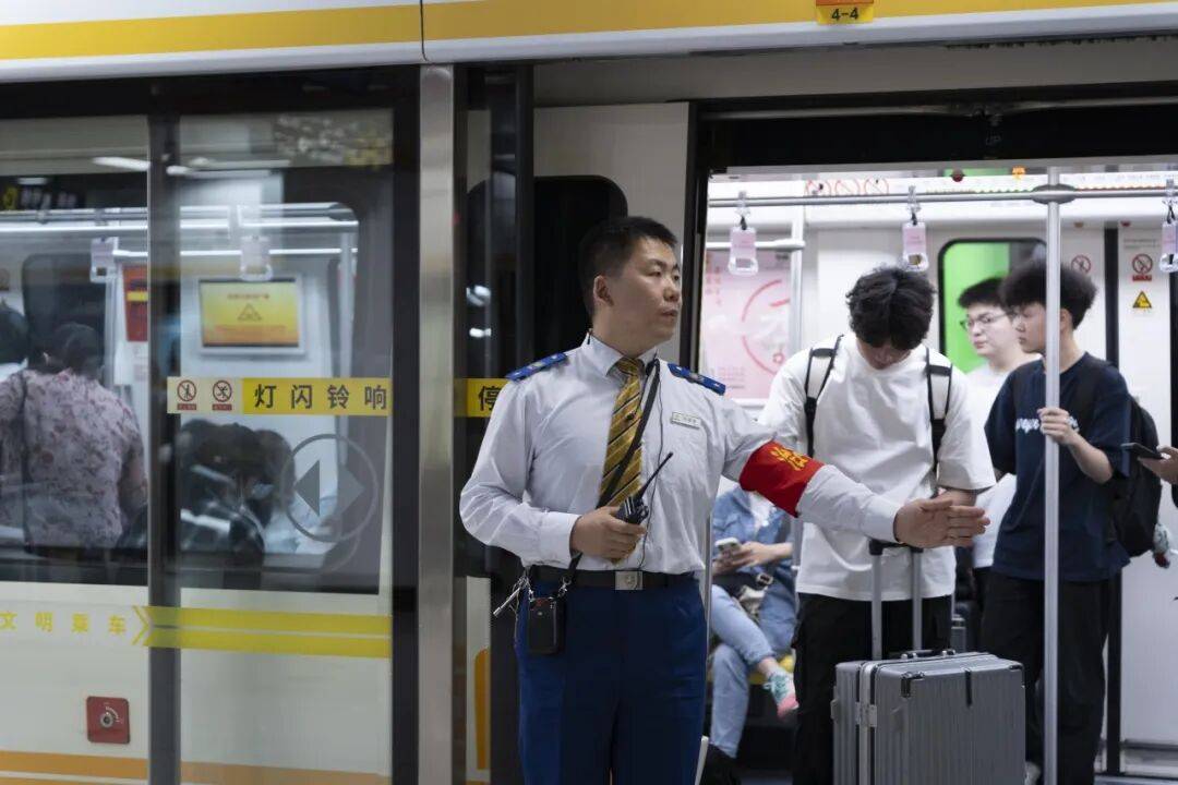 国庆节期间,郑州地铁线网延时服务;公交上线文旅线路“套餐”!