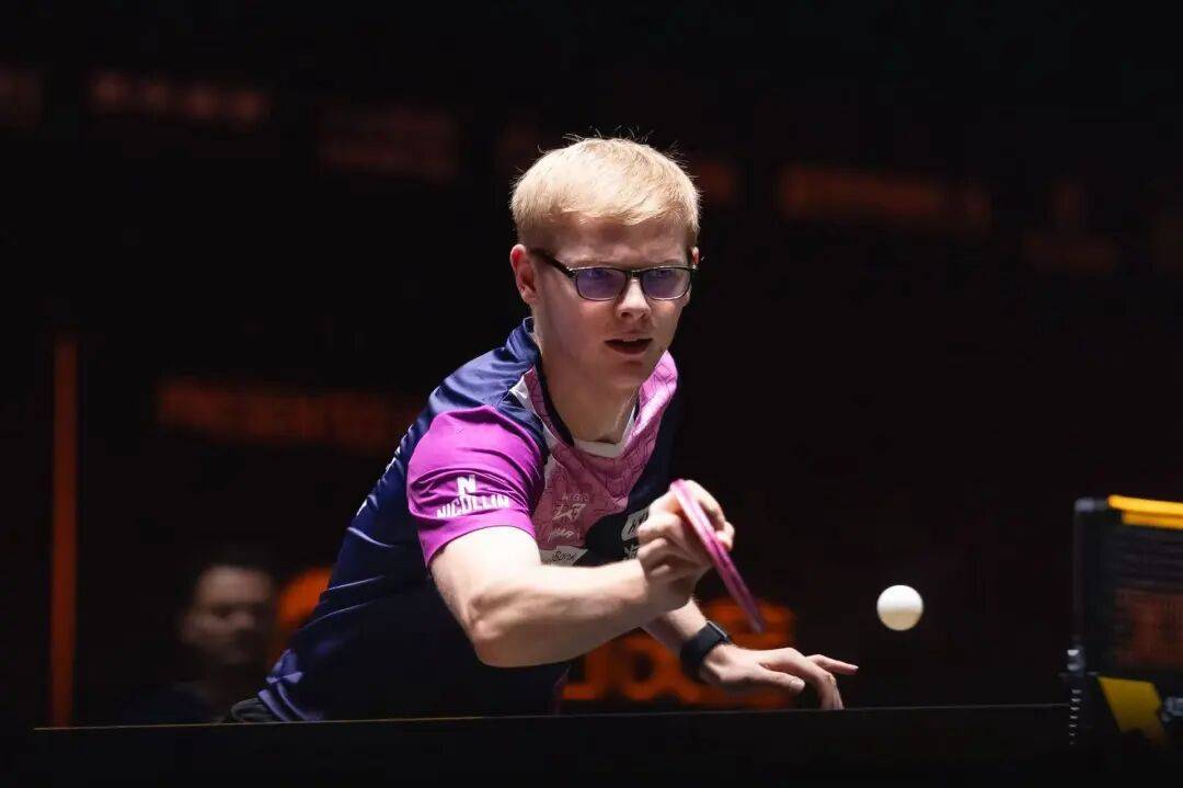 王艺迪完胜桥本,向鹏挺进8强 | WTT中国大满贯单打