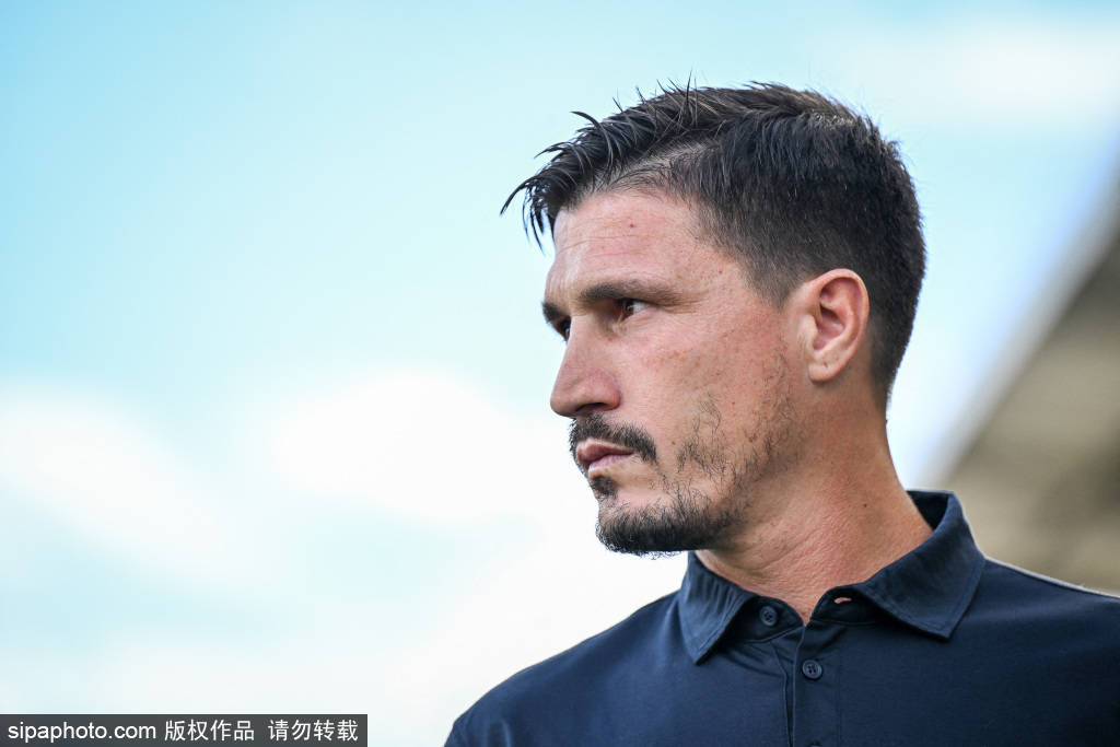 51岁世界足球先生接近国足帅位!他能创造奇迹还是重蹈覆辙?