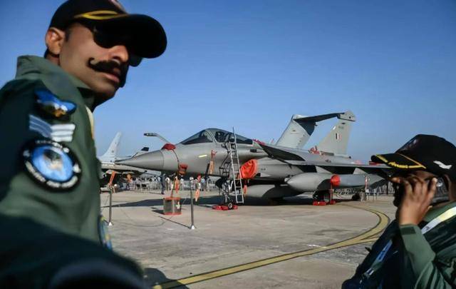 攻击-11进驻西部边境,要不是卫星图曝光,印度永远不知道早已被盯上