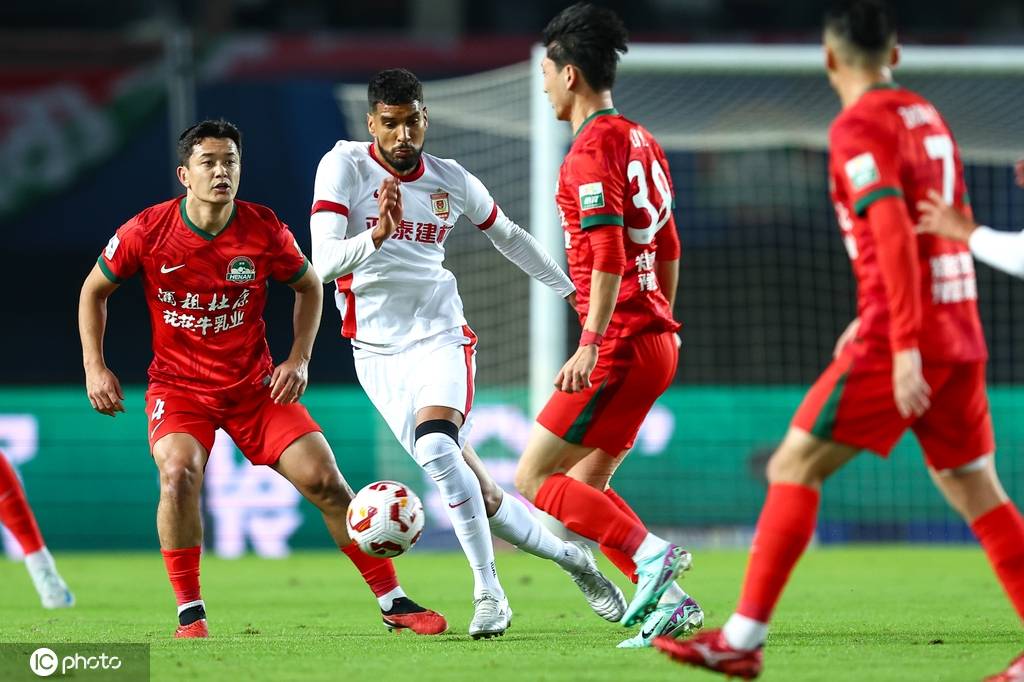 中超-纳萨里奥马亚破门 亚泰0-2不敌河南仍垫底