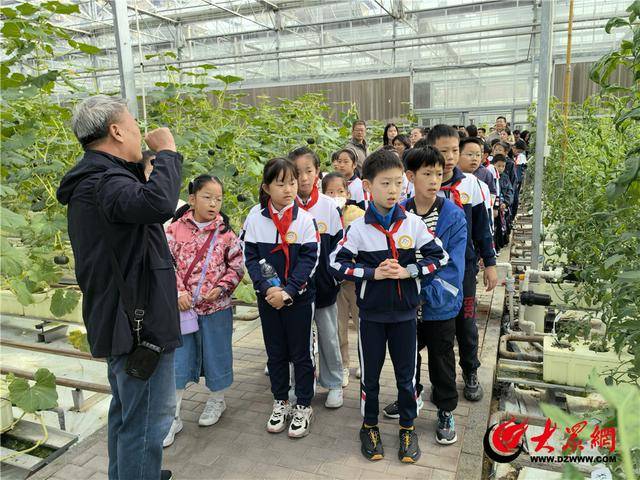 青岛市市北区第二实验小学四年级三班“小小农科探险家”探密现代农业