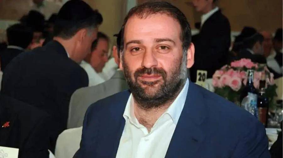 泽连斯基盟友连夜潜逃!反腐突袭扑空,现场堆满了美元现金,FBI介入调查!