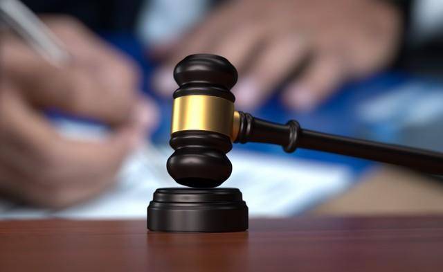 派出所副所长收5万元后释放卖淫女子及组织者,被判徇私枉法罪获刑