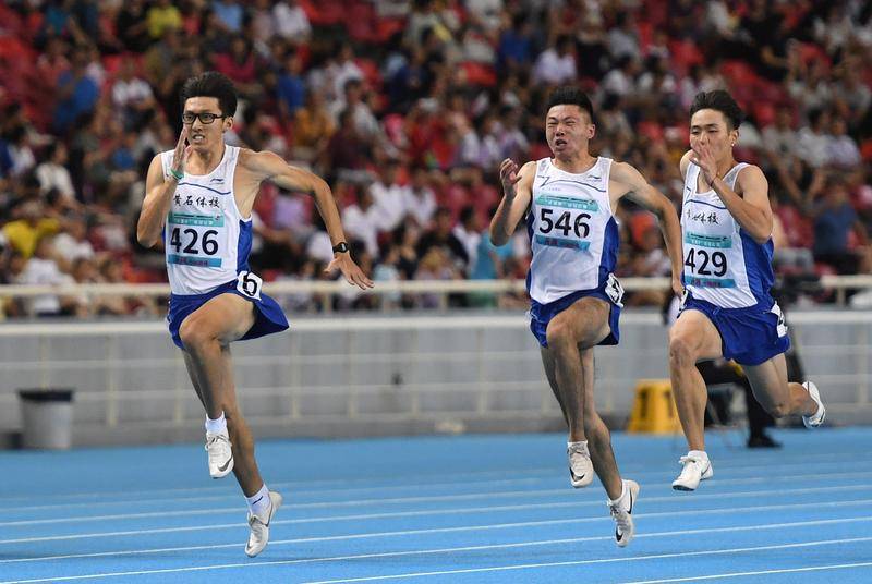 新科百米冠军：半路出家的跑者 做梦都没想到拿金牌