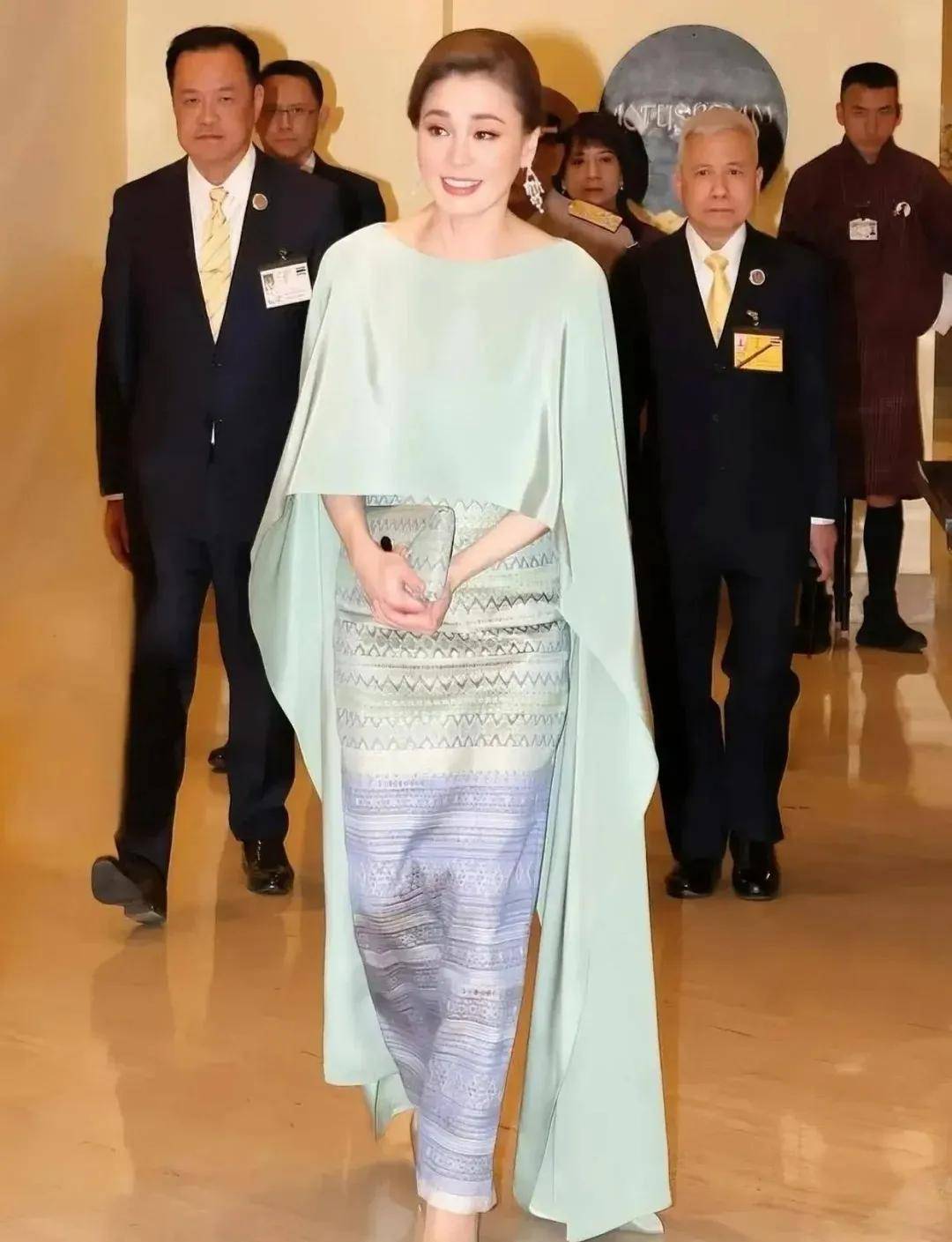 泰国王后访华“穿搭九宫格”出圈，隆重珠宝展现用心诚意